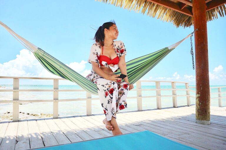 Pros and Cons of Living in Cayman Islands